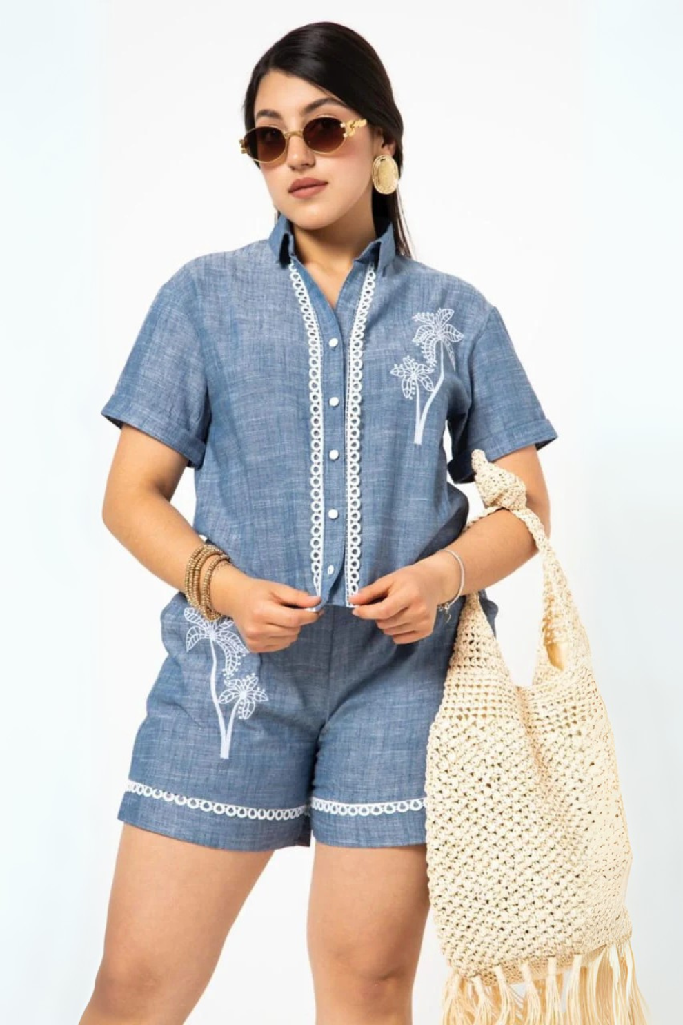 Conjunto de Short y Camisa con Bordado