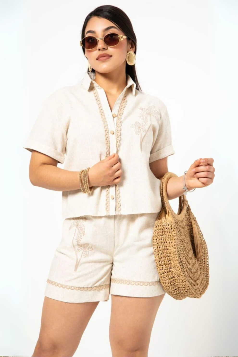 Conjunto de Short y Camisa con Bordado