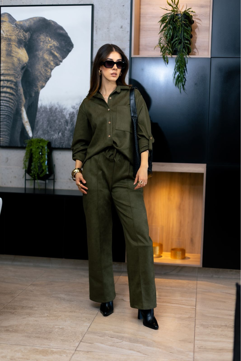 Conjunto Camisa y Pantalón de Gamuza