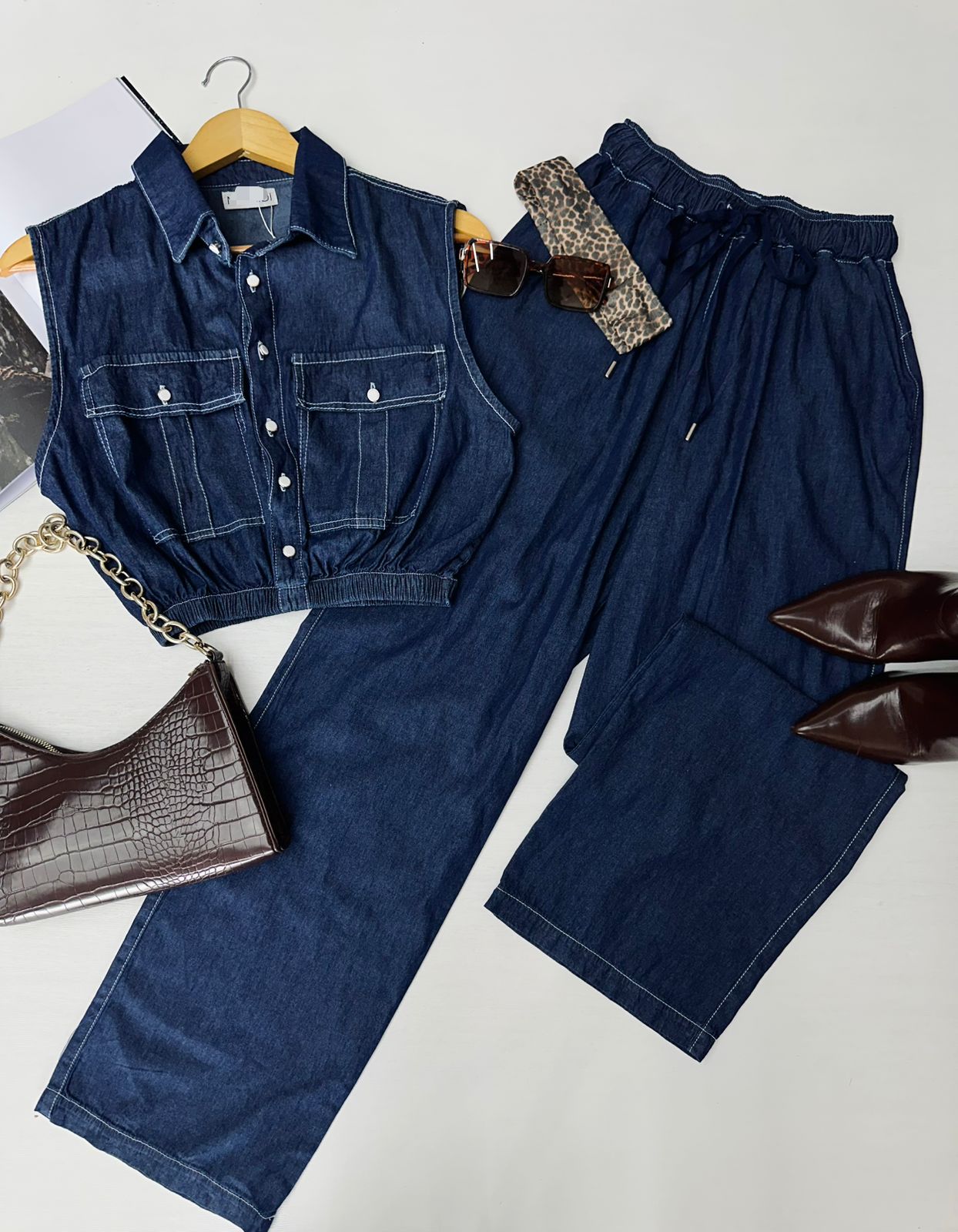 Conjunto de mezclilla stretch con blusa y pantalón