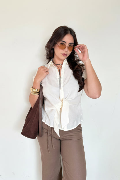 Camisa con moños enfrente