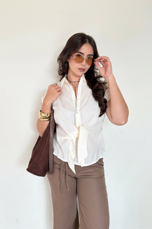 Camisa con moños enfrente