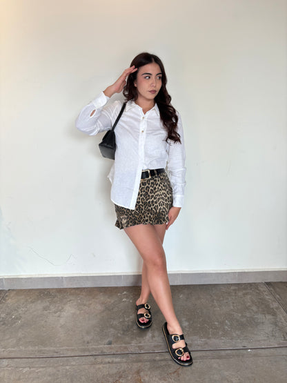 Camisa con botones dorado