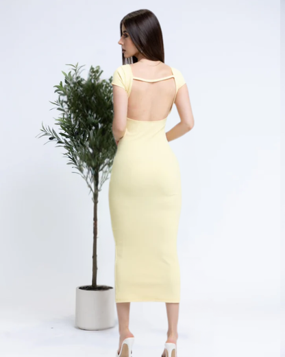 Vestido con escote en la espalda