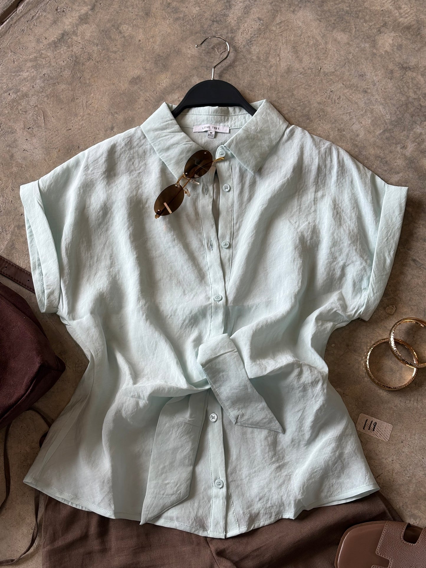 Camisa con moños enfrente