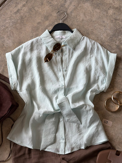 Camisa con moños enfrente