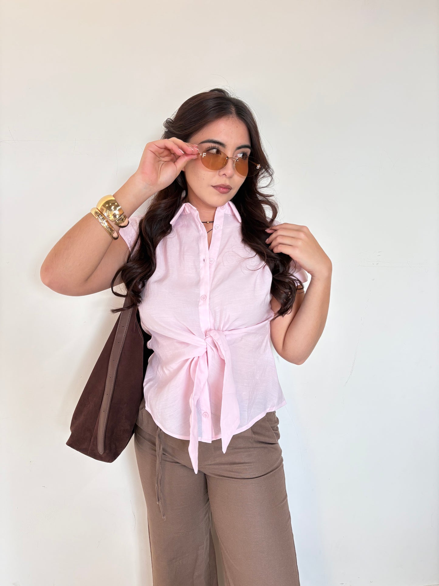 Camisa con moños enfrente