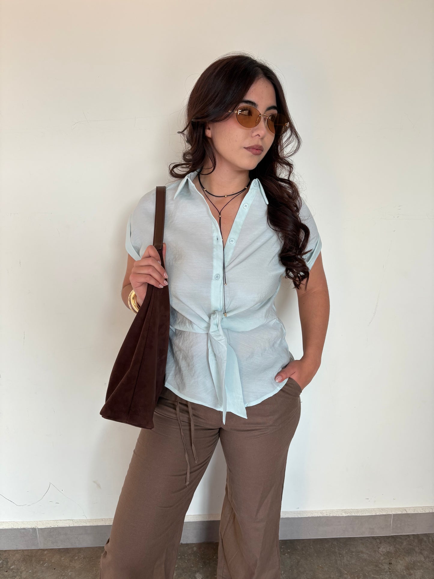 Camisa con moños enfrente