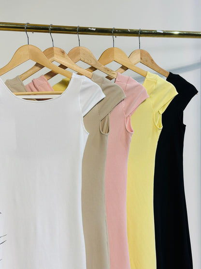 Vestido con escote en la espalda