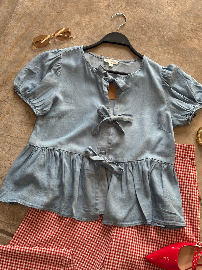 Blusa corta con moños