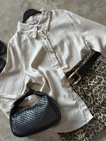 Camisa con botones dorado