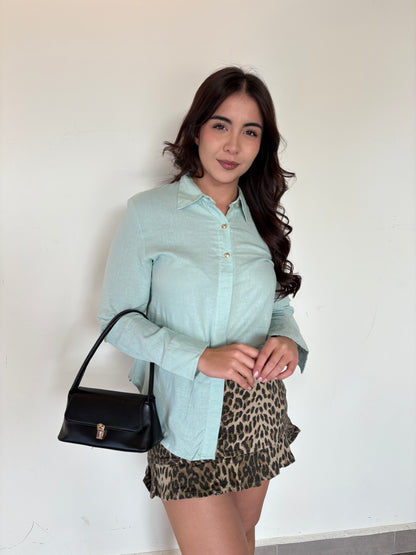 Camisa con botones dorado