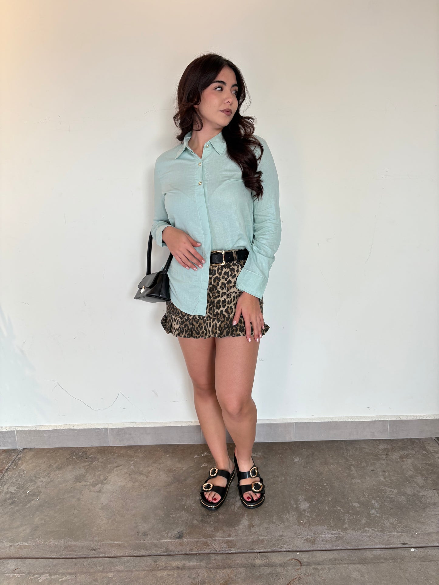 Camisa con botones dorado