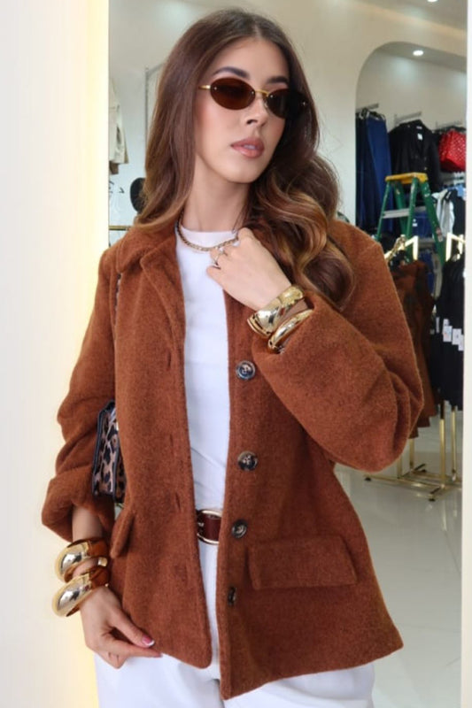 Chaqueta corta con botones de madera