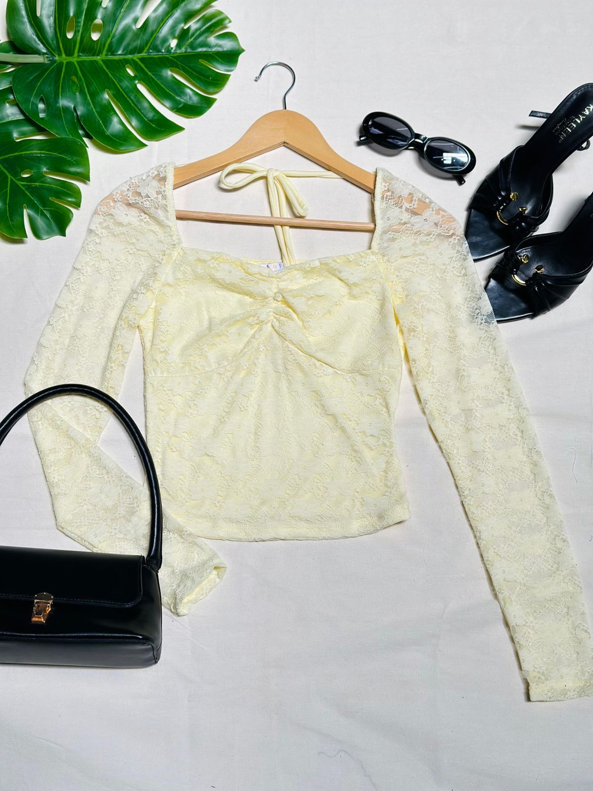 Blusa de encaje de manga larga