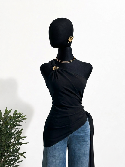 Blusa Sesgada Broche Metálico